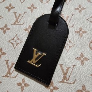 Authentic Louis Vuitton Black Leather Luggage Tag